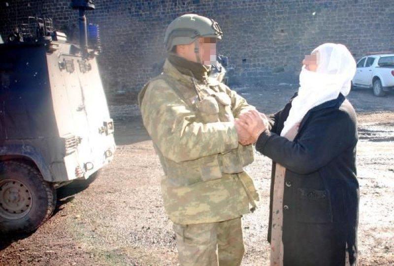 Sur'da vatandaşların teröre isyanı