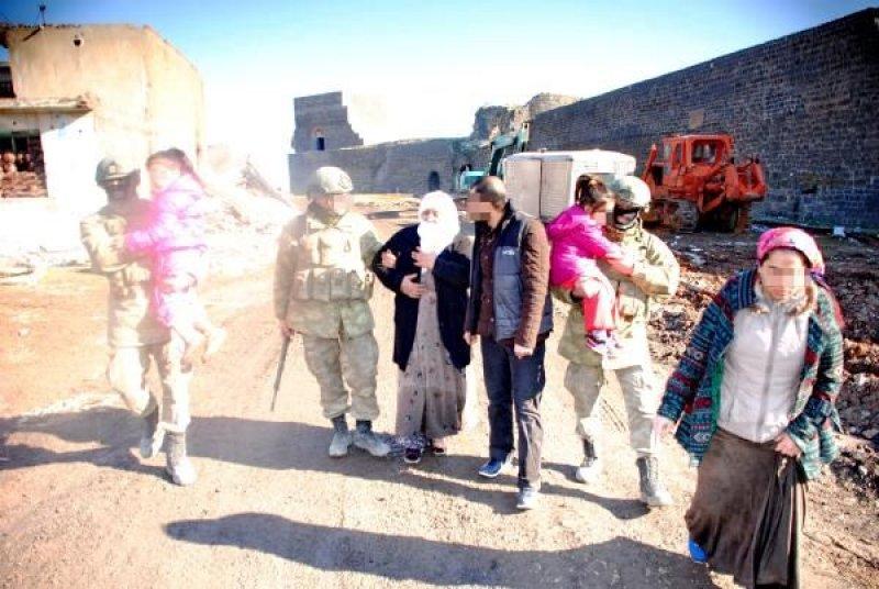 Sur'da vatandaşların teröre isyanı