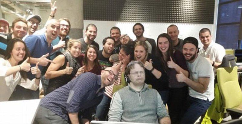 Sosyal medyanın yeni ikonu: Stajın ilk günü uyuyan adam