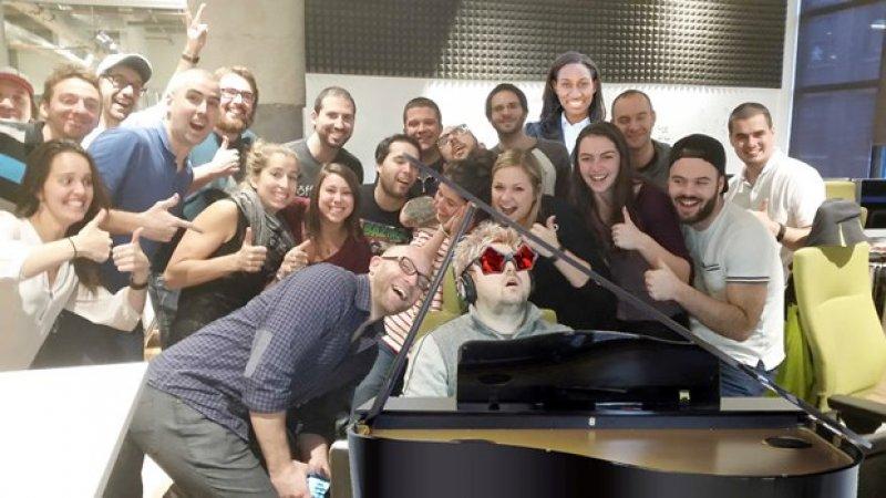 Sosyal medyanın yeni ikonu: Stajın ilk günü uyuyan adam