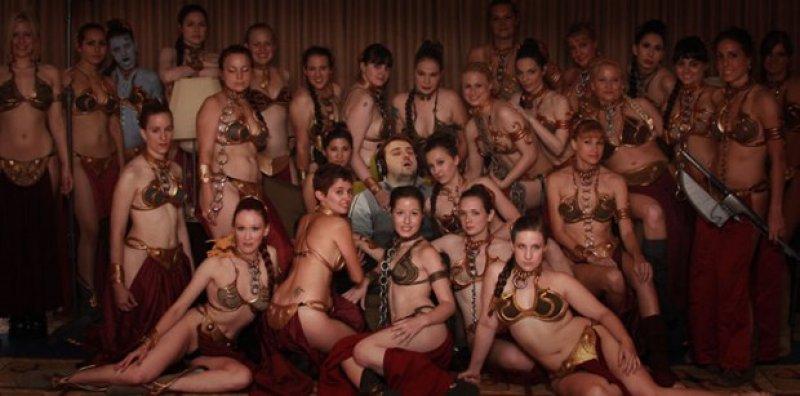 Sosyal medyanın yeni ikonu: Stajın ilk günü uyuyan adam