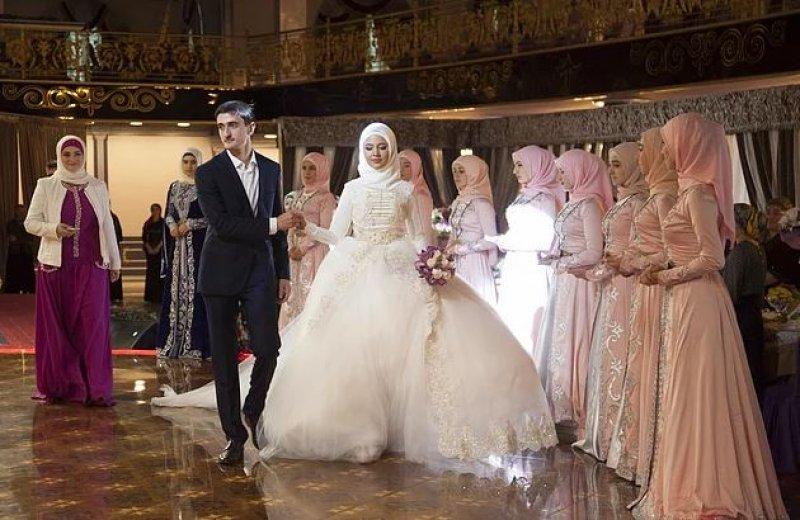 Dünyanın farklı ülkelerindeki gelinlik modelleri 