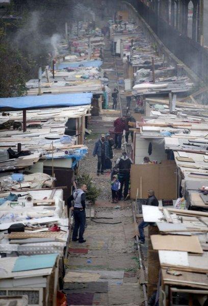 Romanlar Fransa'da kendilerine köy inşa ettiler