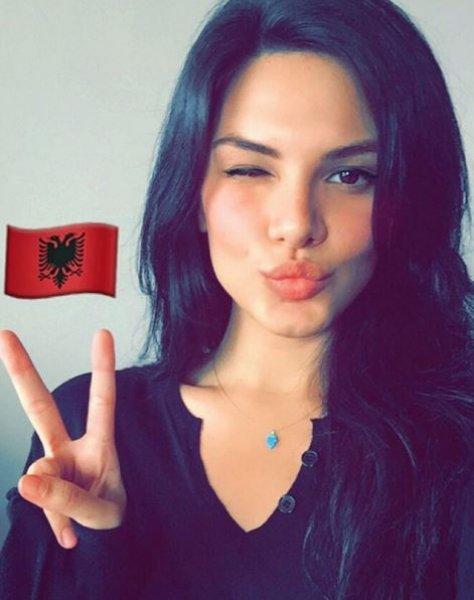 Tolgahan Sayışman'dan sevgilisine Roma sürprizi