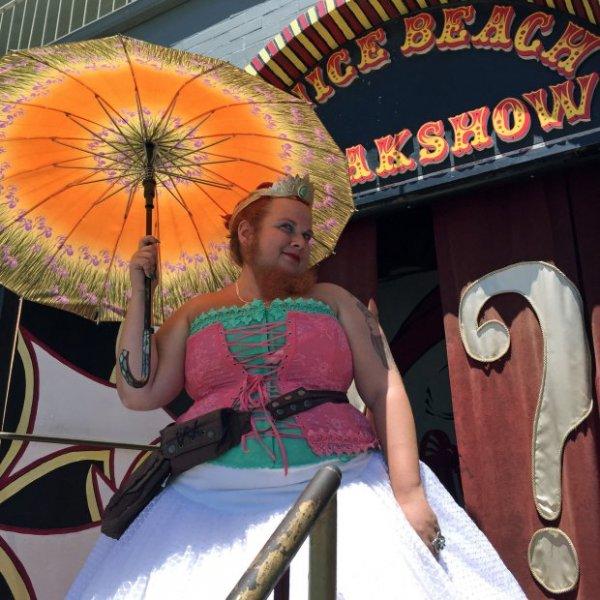 Dünyanın en ilginç çifti: Sakallı kadın ve yengeç adam