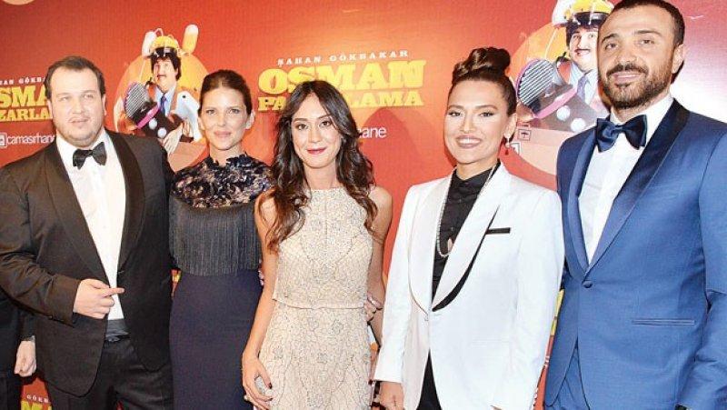 Şahan Gökbakar eşi ile el ele 