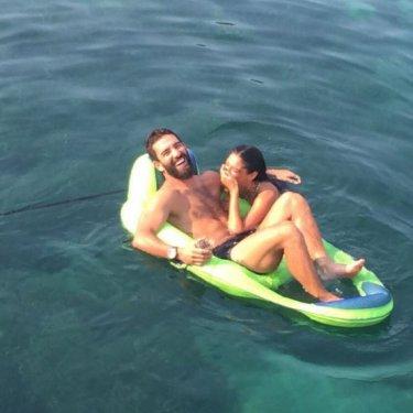 Arda Turan Aslıhan Doğan'la ilk kez el ele görüntülendi