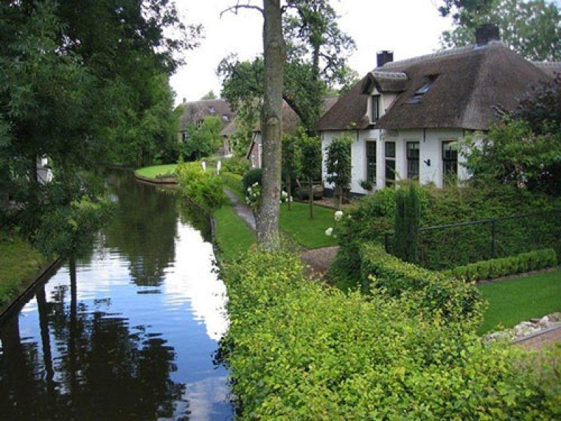 Arabanın yasak olduğu köy: Giethoorn