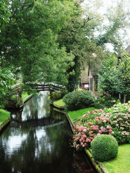 Arabanın yasak olduğu köy: Giethoorn