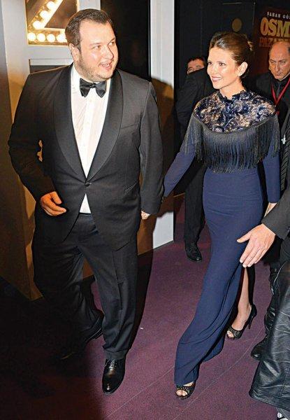 Şahan Gökbakar eşi ile el ele 