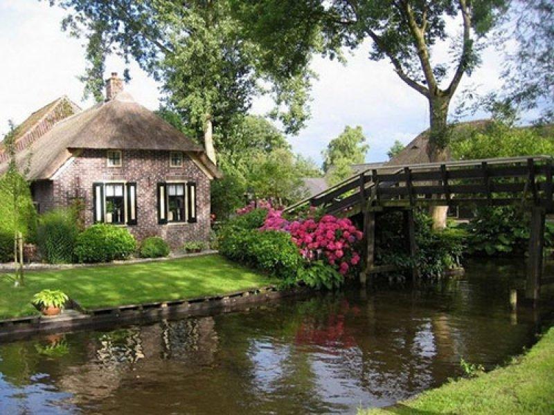 Arabanın yasak olduğu köy: Giethoorn