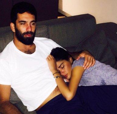 Arda Turan Aslıhan Doğan'la ilk kez el ele görüntülendi