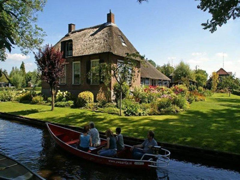 Arabanın yasak olduğu köy: Giethoorn