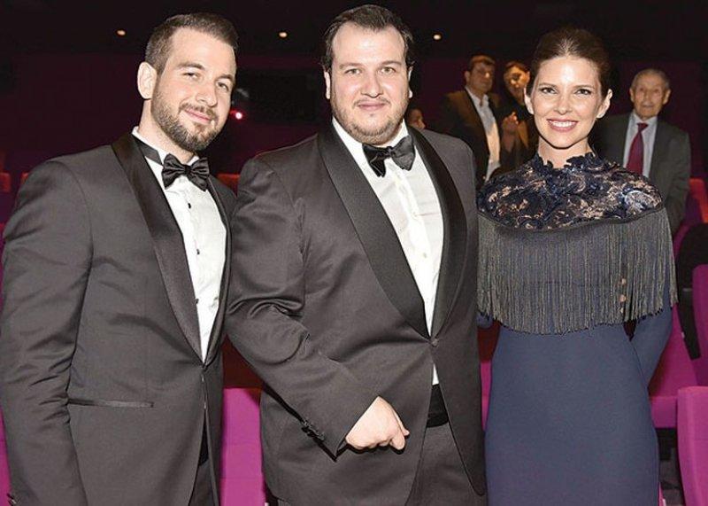 Şahan Gökbakar eşi ile el ele 