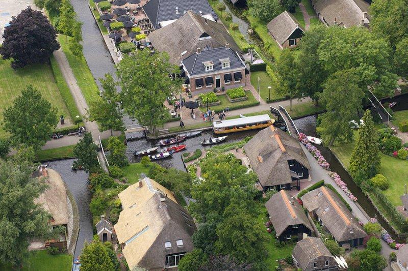 Arabanın yasak olduğu köy: Giethoorn