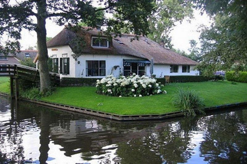 Arabanın yasak olduğu köy: Giethoorn