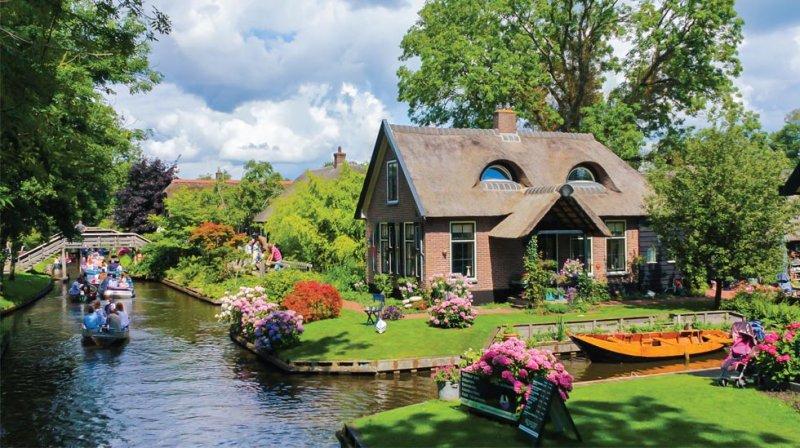 Arabanın yasak olduğu köy: Giethoorn