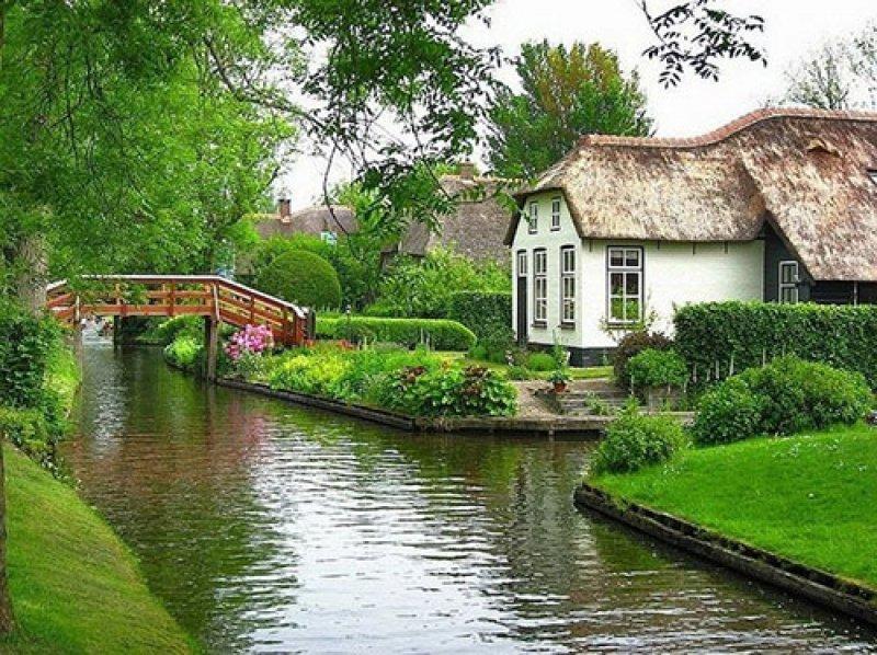 Arabanın yasak olduğu köy: Giethoorn