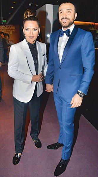 Şahan Gökbakar eşi ile el ele 