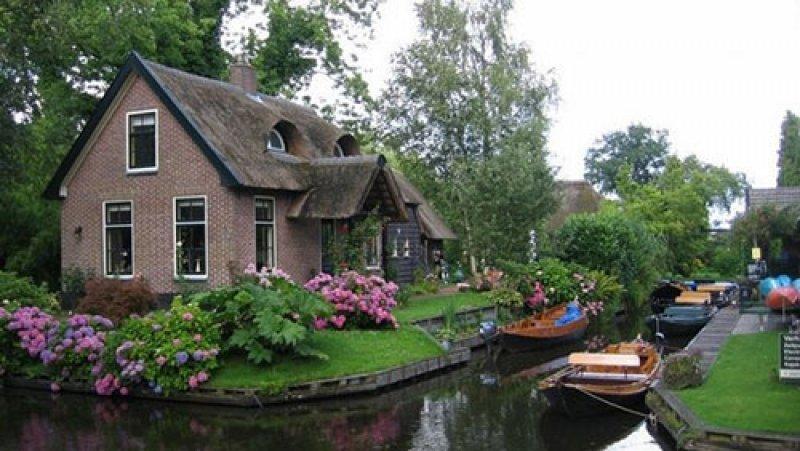 Arabanın yasak olduğu köy: Giethoorn