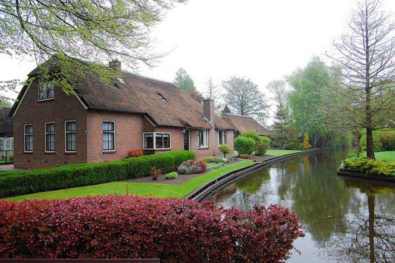 Arabanın yasak olduğu köy: Giethoorn