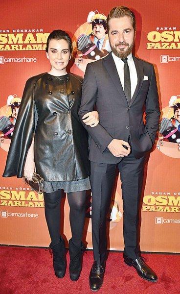 Şahan Gökbakar eşi ile el ele 