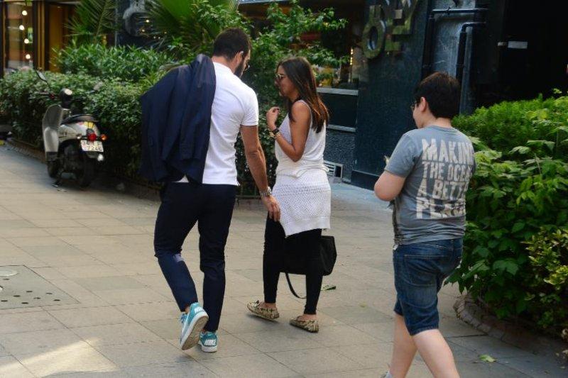 Arda Turan Aslıhan Doğan'la ilk kez el ele görüntülendi