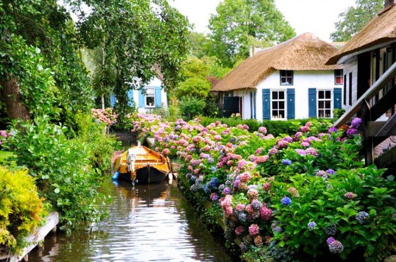 Arabanın yasak olduğu köy: Giethoorn