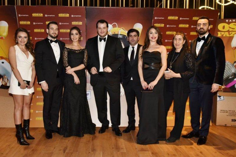 Şahan Gökbakar eşi ile el ele 