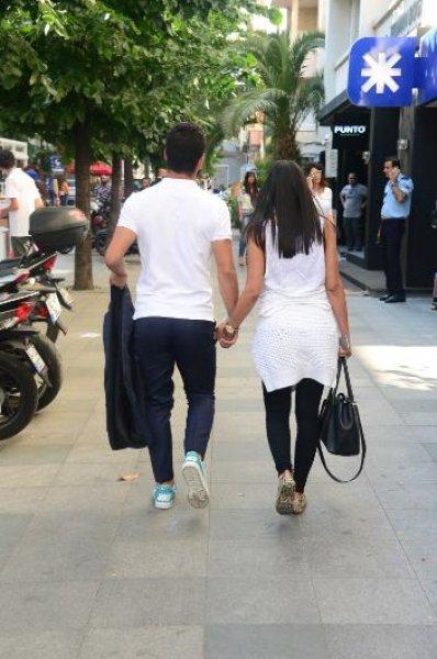 Arda Turan Aslıhan Doğan'la ilk kez el ele görüntülendi