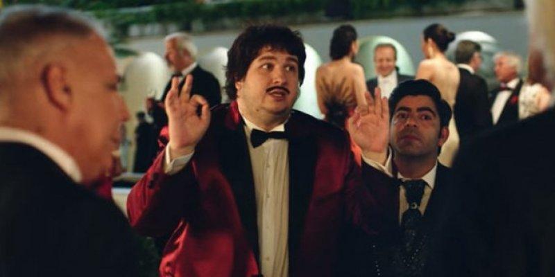 Şahan Gökbakar eşi ile el ele 