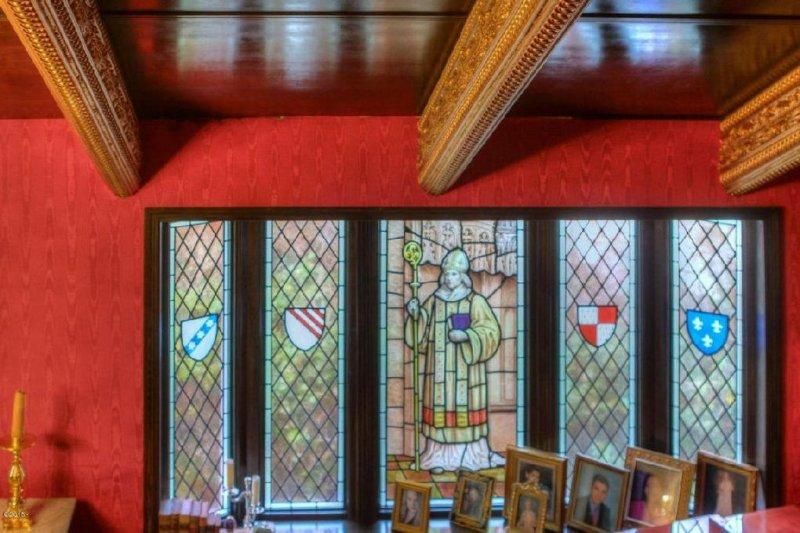 İç dekorasyonuyla kaleyi andıran tarihi ev