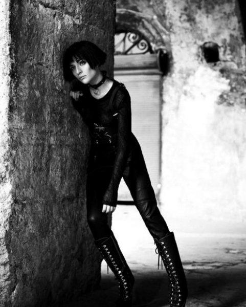 Oyuncu Gonca Vuslateri eski haliyle dalga geçti 