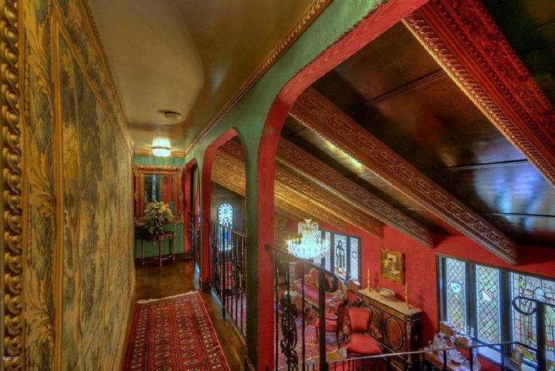 İç dekorasyonuyla kaleyi andıran tarihi ev