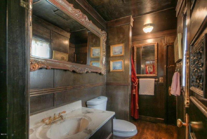 İç dekorasyonuyla kaleyi andıran tarihi ev