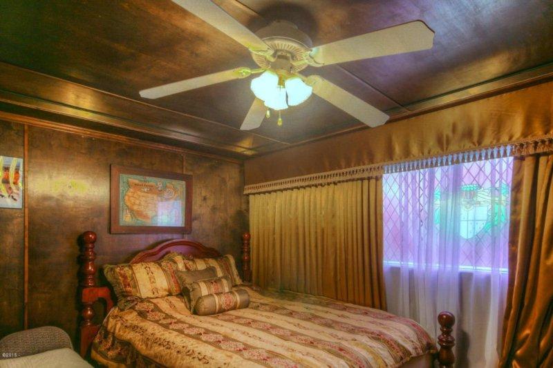 İç dekorasyonuyla kaleyi andıran tarihi ev