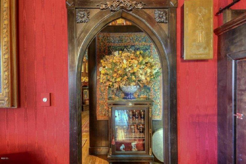 İç dekorasyonuyla kaleyi andıran tarihi ev