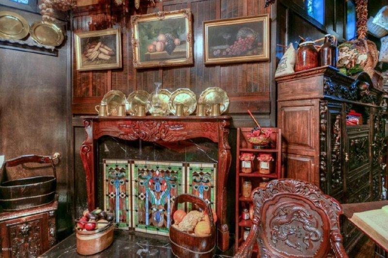 İç dekorasyonuyla kaleyi andıran tarihi ev