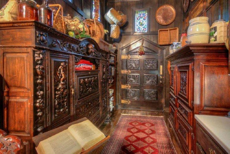 İç dekorasyonuyla kaleyi andıran tarihi ev