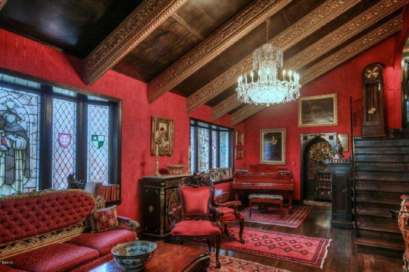 İç dekorasyonuyla kaleyi andıran tarihi ev