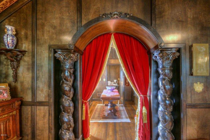 İç dekorasyonuyla kaleyi andıran tarihi ev