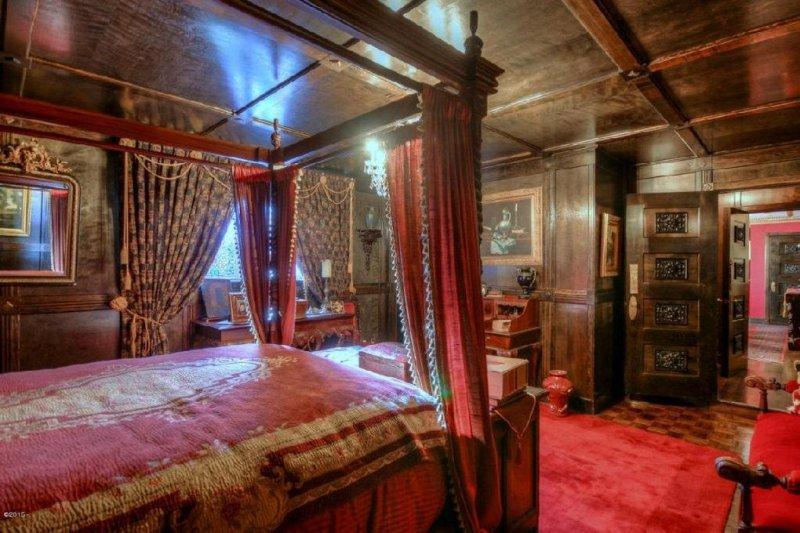 İç dekorasyonuyla kaleyi andıran tarihi ev