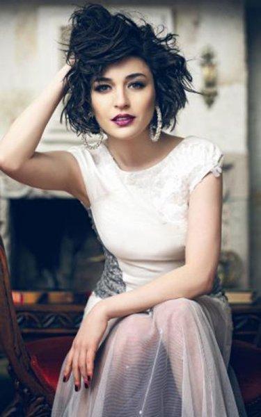 Oyuncu Gonca Vuslateri eski haliyle dalga geçti 