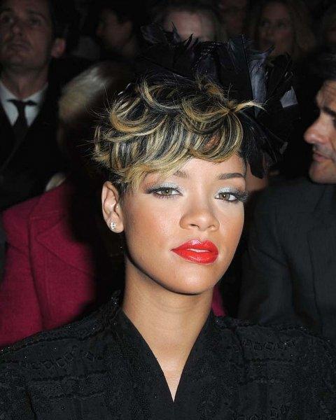 Ünlü şarkıcı Rihanna'nın farklı tarzları 