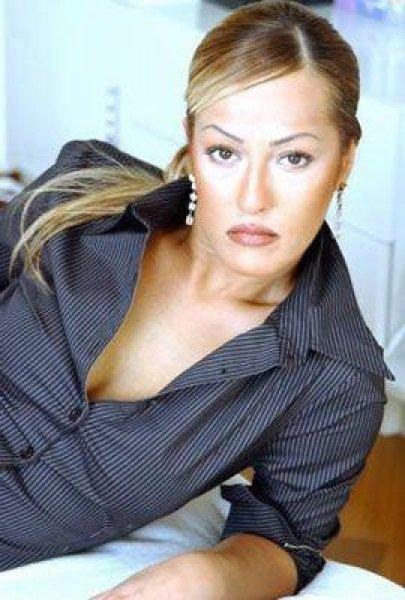 Helin Avşar evlendi