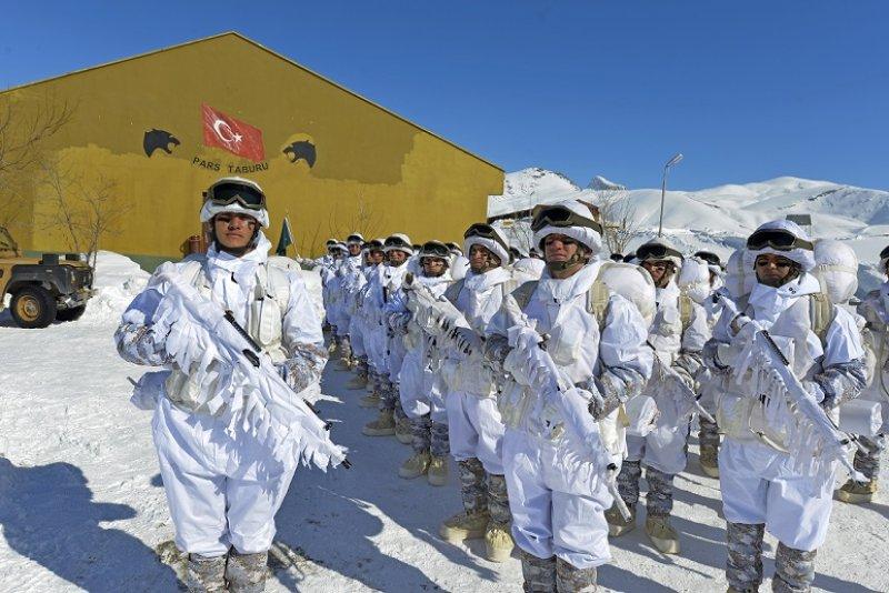 Komandolar eksi 20 derecede eğitimde