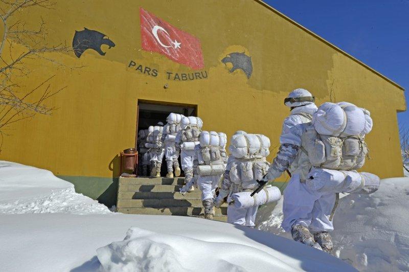 Komandolar eksi 20 derecede eğitimde