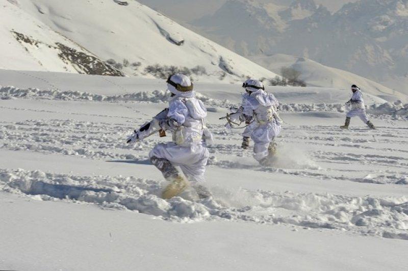 Komandolar eksi 20 derecede eğitimde