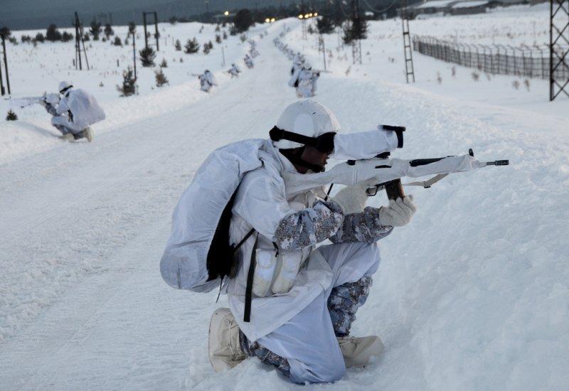 Komandolar eksi 20 derecede eğitimde