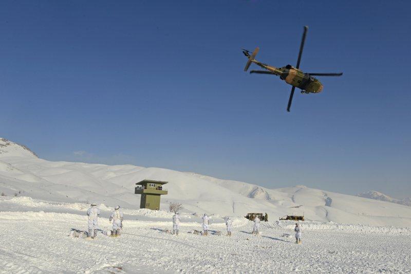 Komandolar eksi 20 derecede eğitimde